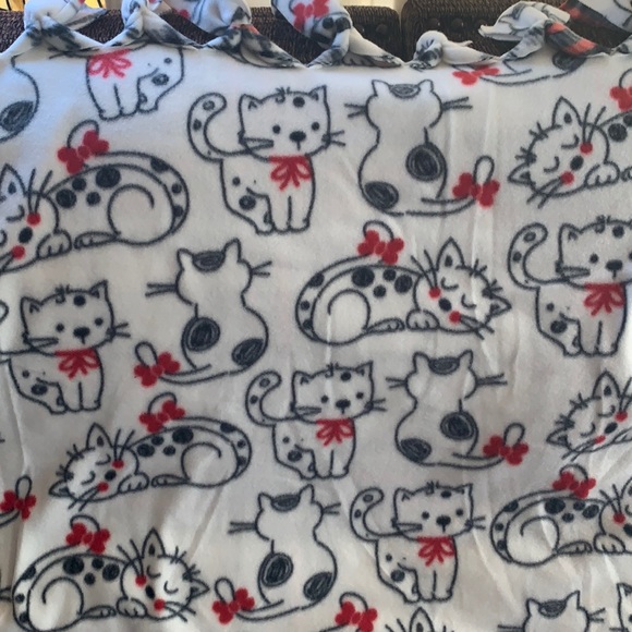 Handmade Other - Kitten fleece blanket. Kitten Cat no sew tied fleece throw blanket. Cat blanket.